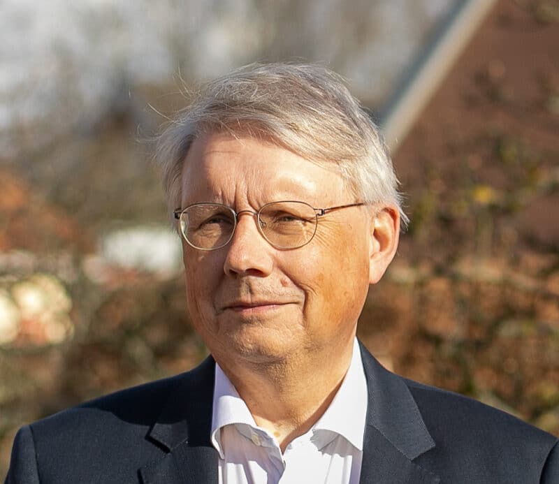 Porträtt på Kenneth Ferm som är ordförande för Skånes folkhögskolor i samverkan